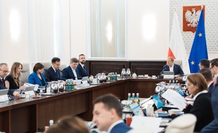 Budżet na 2025 rok przyjęty. Rząd Tuska planuje wzrost deficytu do 5,5 proc. PKB