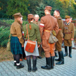 Płk Kazimierz Paulo z członkami grup rekonstrukcji historycznych, październik 2011 r.
