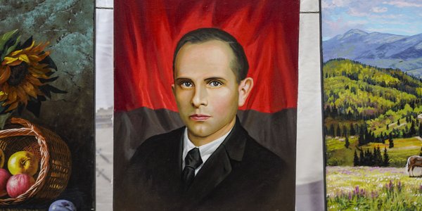Ukrainian textbooks glorify UPA and Bandera as result of Russian aggression, Polish analysis finds
