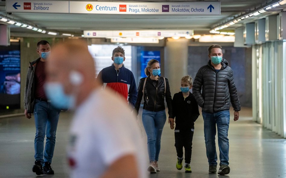 Nakaz noszenia maseczek trafi do ustawy. "Uniknąć emocji"
