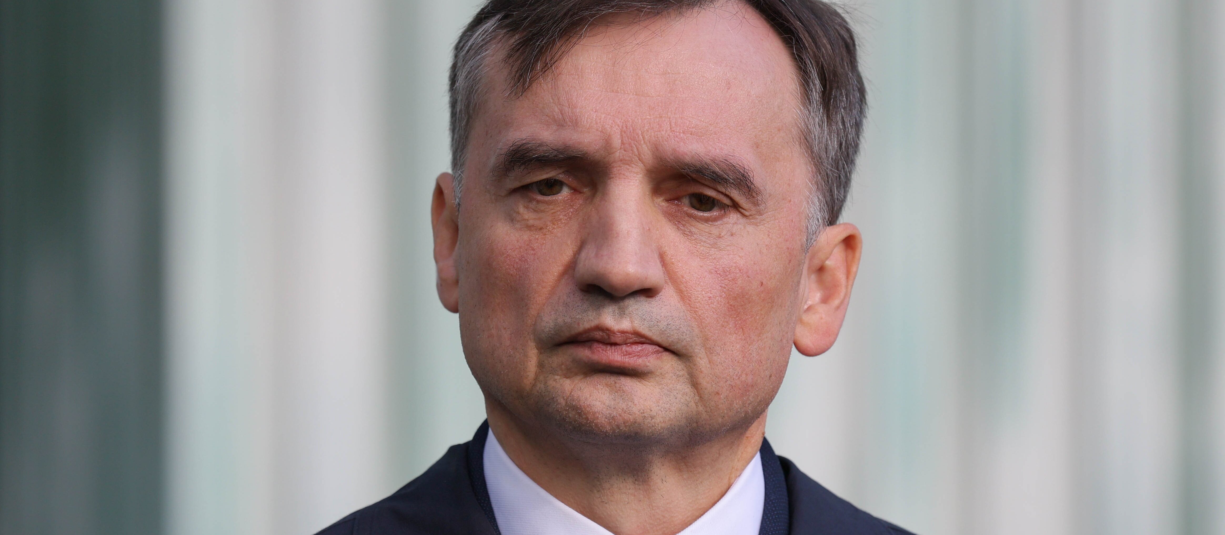 Sprawa Zbigniewa Ziobry. Jak i gdzie prokuratura może ścigać byłego ministra sprawiedliwości?