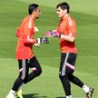 Keylor Navas (z lewej) i Iker Casillas - który z nich wygra rywalizację o miejsce w bramce Realu?