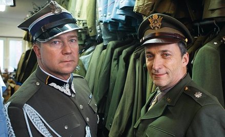 Bracia Kłoskowscy: Krzysztof w mundurze polskiego oficera sztabowego, Roman – majora wojsk lądowych 