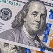 Dolar korzysta z momentum