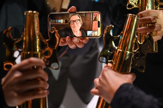 Agnieszka Holland, reżyser nagrodzonego "Złotymi Lwami" filmu "Zielona granica", podczas gali zamkni