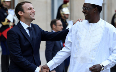 Prezydent Francji Emmanuel Macron i prezydent Czadu Idriss Déby