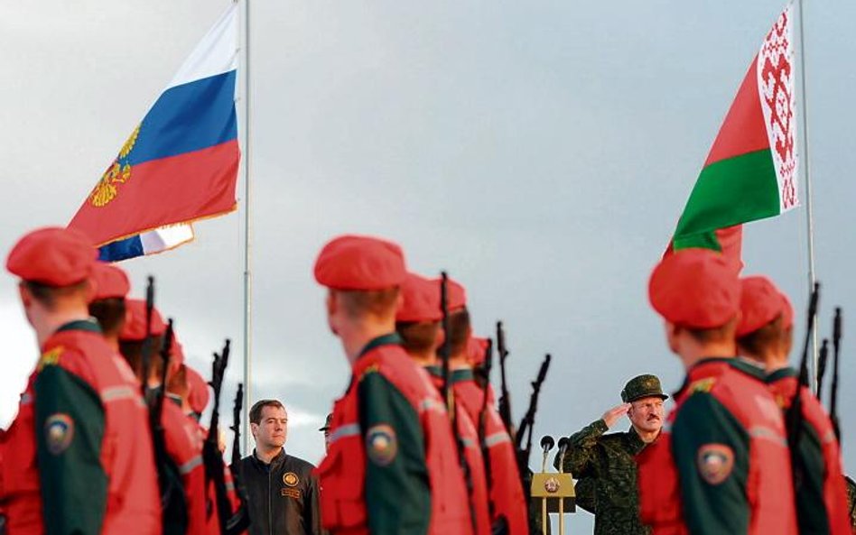 Oddziały rosyjskie i białoruskie nieraz maszerują ramię w ramię. Zdjęcie z manewrów we wrześniu 2009