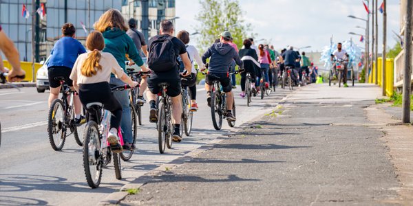 Pierwszeństwo na przejeździe rowerowym, wyprzedzanie i kontrapasy. Ważne zasady dla rowerzystów i kierowców