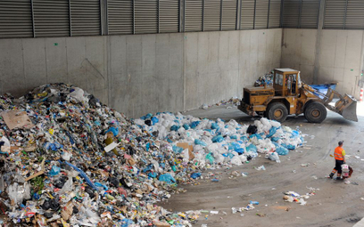 System odbioru i zagospodarowania odpadów w gminach musi finansować się sam