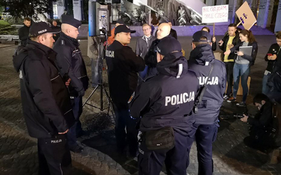 Policja udaremniła wyświetlenie filmu Tomasza Sekielskiego. RPO interweniuje