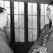 Adolf Hitler wręcza Albertowi Speerowi pierścień Fritza Todta, 1943 r. Albert Speer był generalnym i