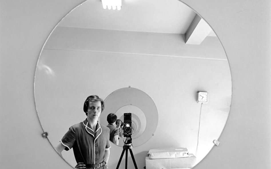 Self Portrait Round Mirror; ;fot. Vivian Maier - Maloof Collection; ©Ravine Pictures, LLC 2013