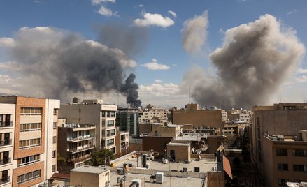 Dym nad Teheranem po niedzielnym ataku Izraela i USA