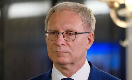 Latos: Ograniczyć możliwość korzystania z papierosów