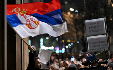 Protest zwolenników serbskiej opozycji przed Centralną Komisją Wyborczą