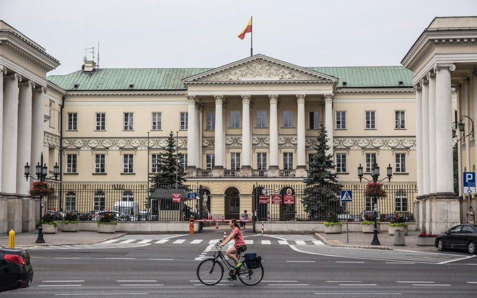 Tajemniczy klient sprawdził warszawskich urzędników