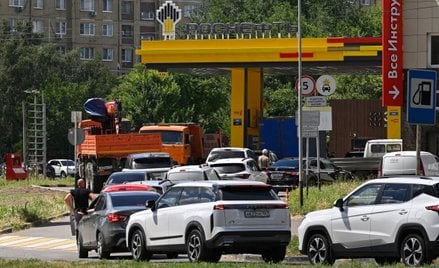 Moskwa szuka benzyny na świecie. Krajowa produkcja pokrywa tylko część popytu