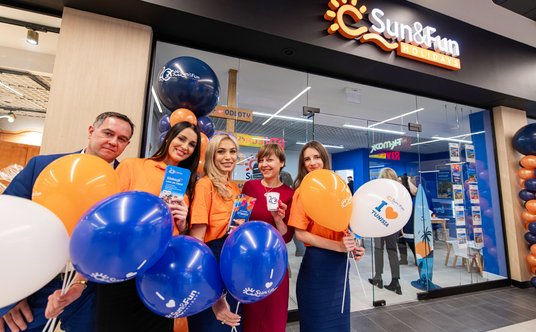 W związku z rozwojem sieci własnej do zespołu Sun & Fun Holidays dołączył Piotr Kupczyk (pierwszy z 
