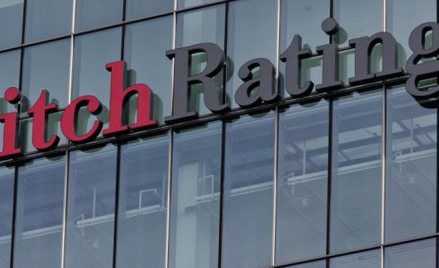 Fitch tnie ratingi banków