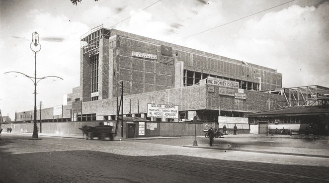 W 1932 roku ruszyła budowa monumentalnego, modernistycznego Dworca Głównego, zaprojektowanego przez 