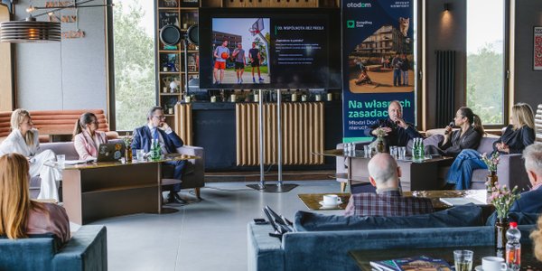 Polish Youth Seek Private Sanctuaries with Controlled Social Spaces