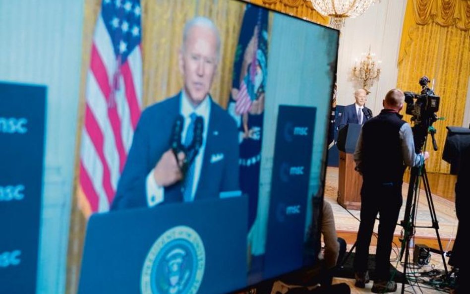 Prezydent Joe Biden przemawia do uczestników wirtualnej monachijskiej Konferencji Bezpieczeństwa z S