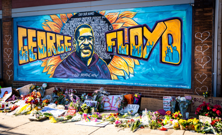 Śmierć George'a Floyda wywołała gwałtowne protesty w ponad 100 amerykańskich miastach.