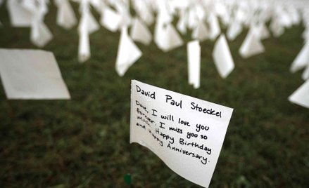 Wiadomość dla osoby zmarłej na COVID - element instalacji artystycznej w Waszyngtonie