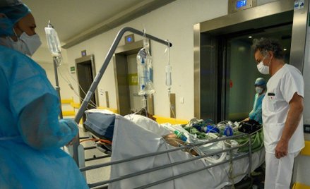 Koronawirus: NFZ powinien żądać gwarancji leczenia od prywatnych szpitali
