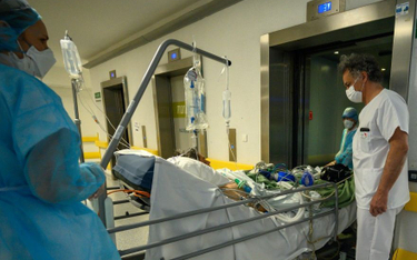 Koronawirus: NFZ powinien żądać gwarancji leczenia od prywatnych szpitali