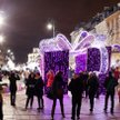 Zdjęcia na tle np. błyszczącej paczki świątecznej w pobliżu pomnika Kopernika to już niemal obowiązk