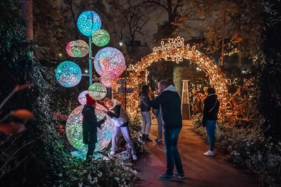 Ze względu na zabytkowy i unikatowy charakter miejsca, na terenie obiektu obowiązują określone limit