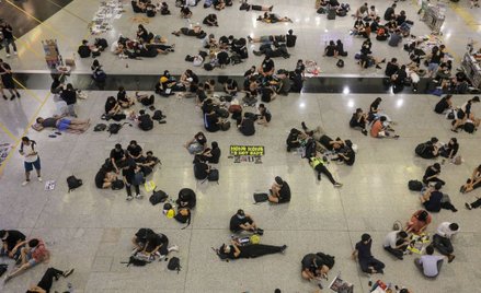 Hongkong: Lotnisko działa, protesty przeniosą się do szpitali