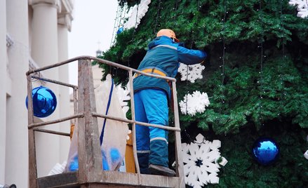 Świąteczne wydatki mogą stanowić ważny element budowania pozytywnych relacji w firmie i wpływać na j