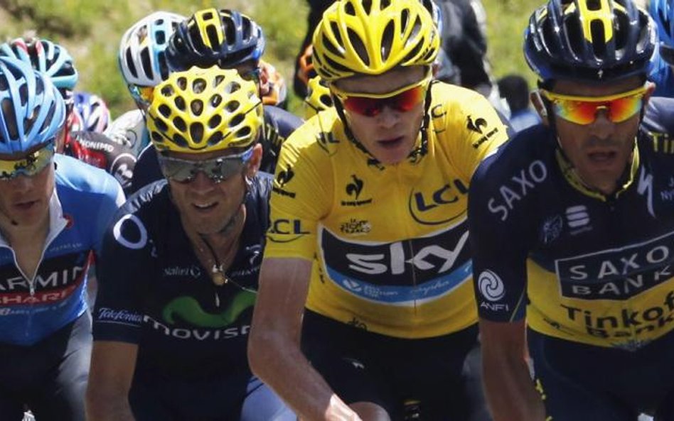 Chris Froome sam między najgroź-niejszymi rywalami: Alejandro Valverde (drugi z lewej) i Alberto Con