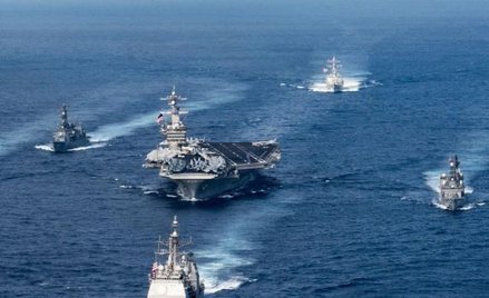 Lotniskowiec USS Carl Vinson na rozkaz Trumpa płynie w kierunku Półwyspu Koreańskiego.