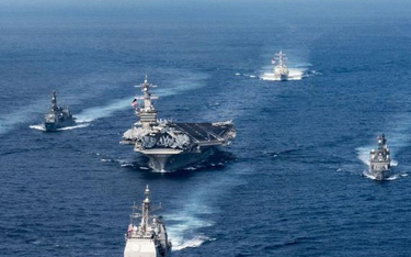 Lotniskowiec USS Carl Vinson na rozkaz Trumpa płynie w kierunku Półwyspu Koreańskiego.