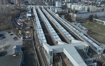 Na peronach 3 i 4 pasażerowie mogą już korzystać ze schodów ruchomych, wind oraz nowych wiat chronią