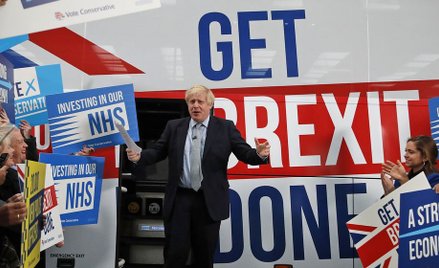 Przeciwnicy oskarżają Borisa Johnsona o umyślne blokowanie raportu.