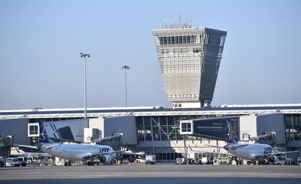 Wieża kontroli lotów międzynarodowego portu lotniczego Chopina