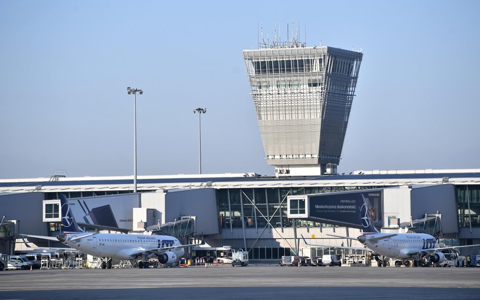 Wieża kontroli lotów międzynarodowego portu lotniczego Chopina