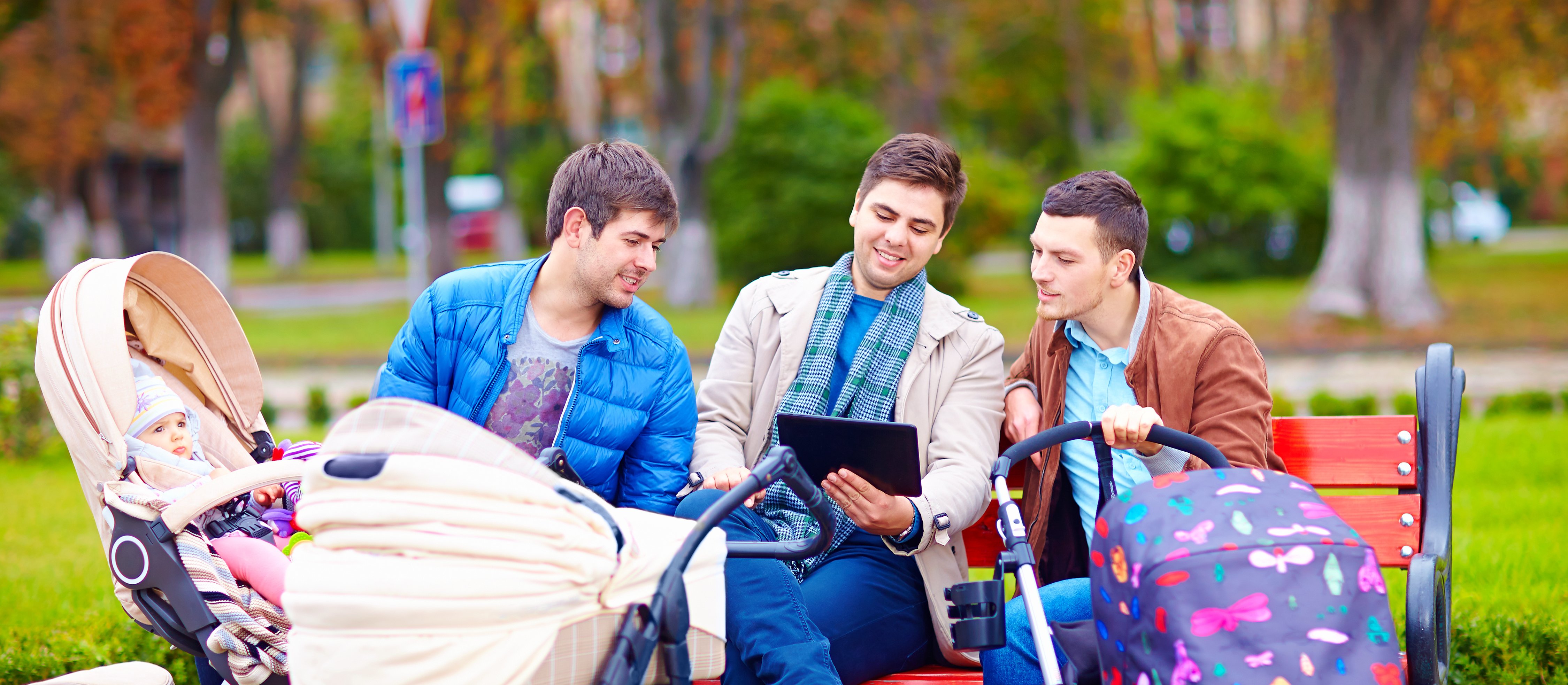 Urlop ojcowski na przełomie miesiąca – jak ustalić zasiłek przy zmianie warunków płacowych?