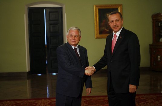Maj 2009 roku, spotkanie prezydenta Lecha Kaczyńskiego z premierem Turcji w Pałacu Prezydenckim w Wa