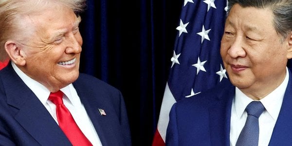 Samobójczy gol Donalda Trumpa. Chiny zarabiają na sytuacji w Zatoce Perskiej