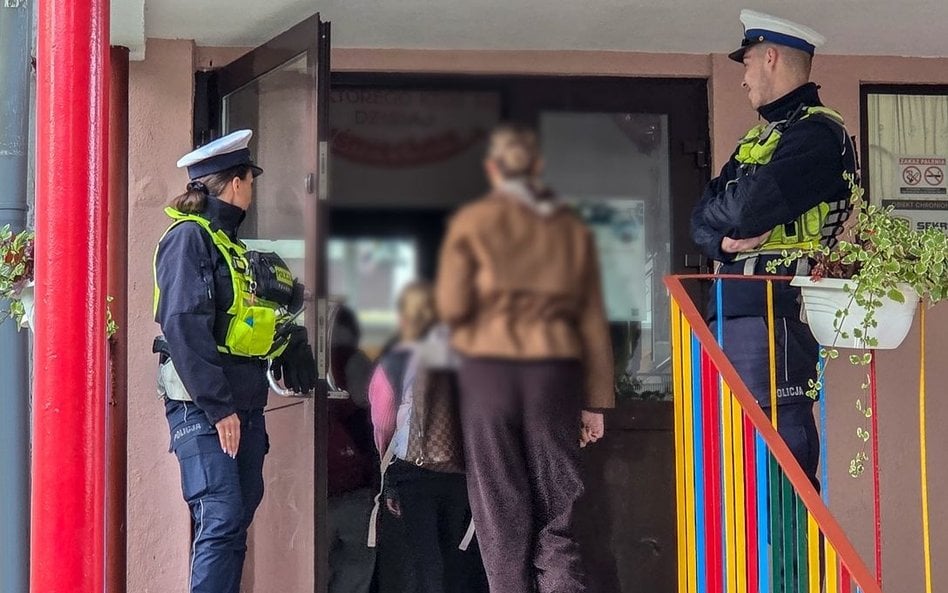 Policjanci będą mogli dokonywać kontroli plecaków, jeżeli uznają to za stosowne - powiedziała Iwona 