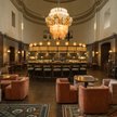 Dawna kaplica, obecnie zdesakralizowana, mieści hotelowy bar.