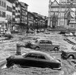 Plac przed kościołem Santa Croce, sobota, 5 listopada 1966. Woda powoli zaczyna opadać.