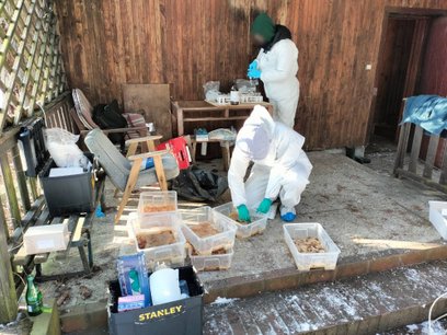 Około 70 kilogramów mefedronu zabezpieczyli policjanci z Nieporętu i Legionowa w wynajmowanym domu w