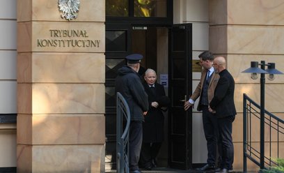 Prezes PiS Jarosław Kaczyński przed siedzibą Trybunału Konstytucyjnego