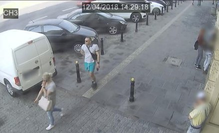 Warszawska policja próbuje ustalić tożsamość tych osób zamieszanych w wyłudzenie ok.200 tys.zł